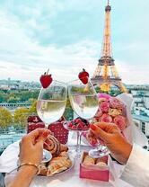 Без бренда «Свидание на фоне Эйфелевой башки» в Новороссийске