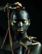 Без бренда «Девушка в черно-золотом макияже» в Новороссийске в интернет-магазине  Без бренда «Девушка в черно-золотом макияже» в Новороссийске